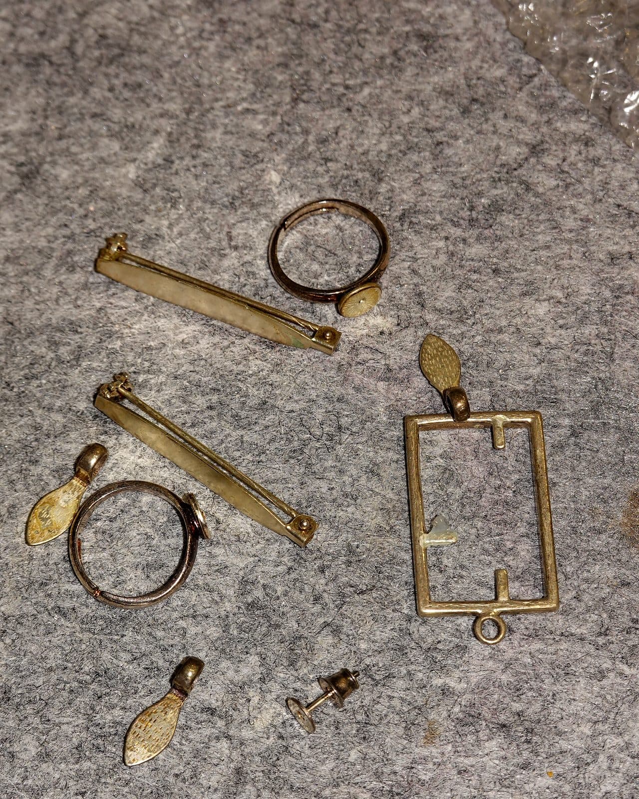 Jewellery findings: bails, ring shanks and frames